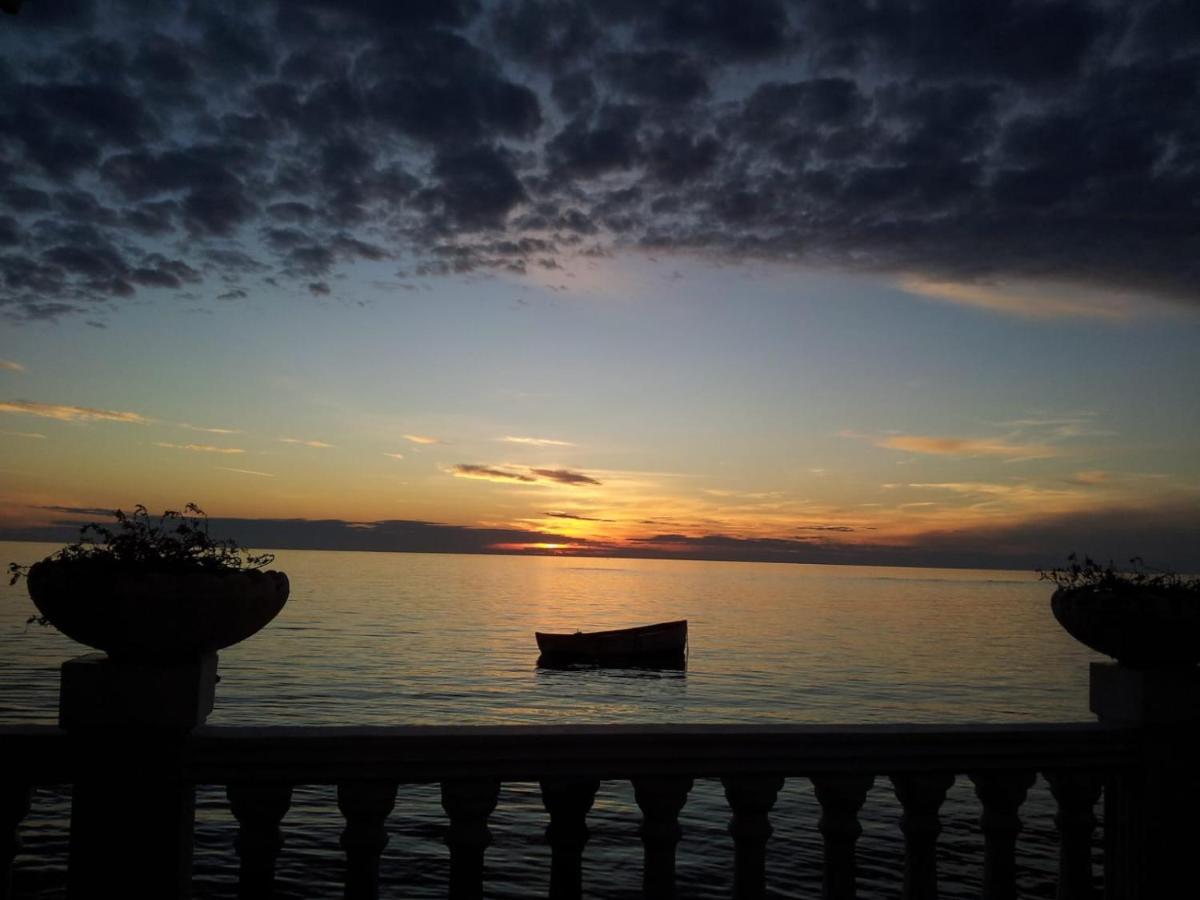 Durres City Apartment, City Center & Close To The Beach Ngoại thất bức ảnh